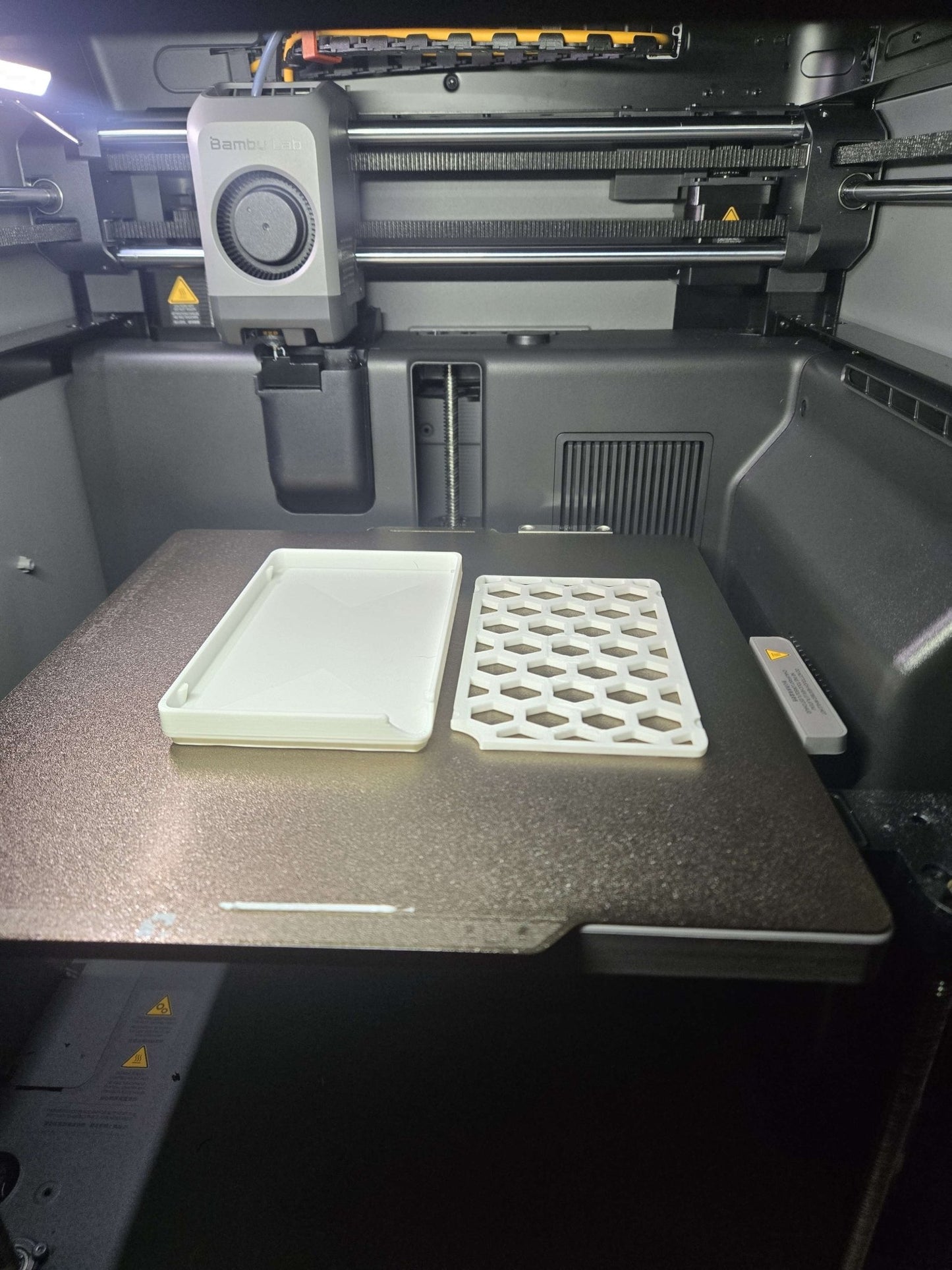 Modern 3D Printed Honeycomb Self - Draining Soap Dish with Tray - Eco - Friendly Bathroom Organizer | Custom Color - Moikas