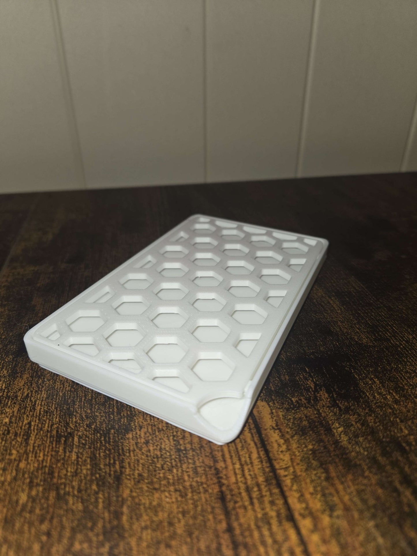 Modern 3D Printed Honeycomb Self - Draining Soap Dish with Tray - Eco - Friendly Bathroom Organizer | Custom Color - Moikas