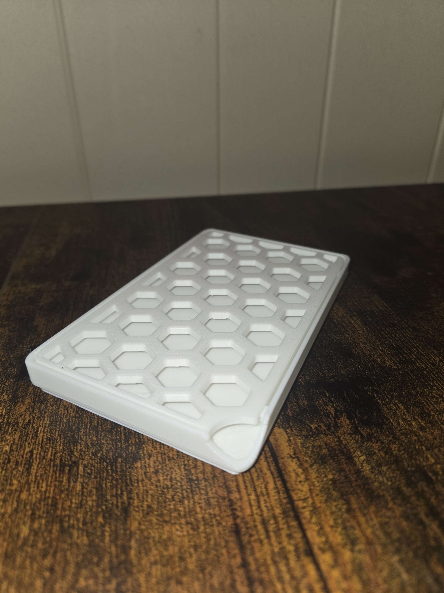 Modern 3D Printed Honeycomb Self - Draining Soap Dish with Tray - Eco - Friendly Bathroom Organizer | Custom Color - Moikas